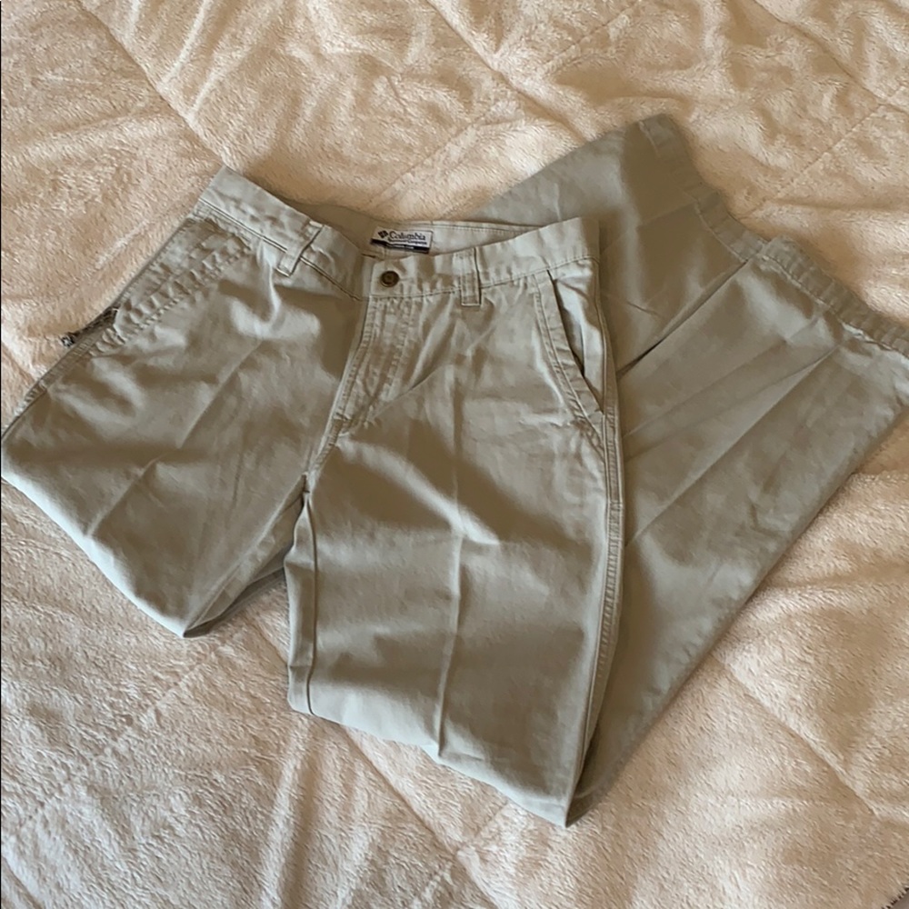 Columbia Women’s Khaki Pants sz 6